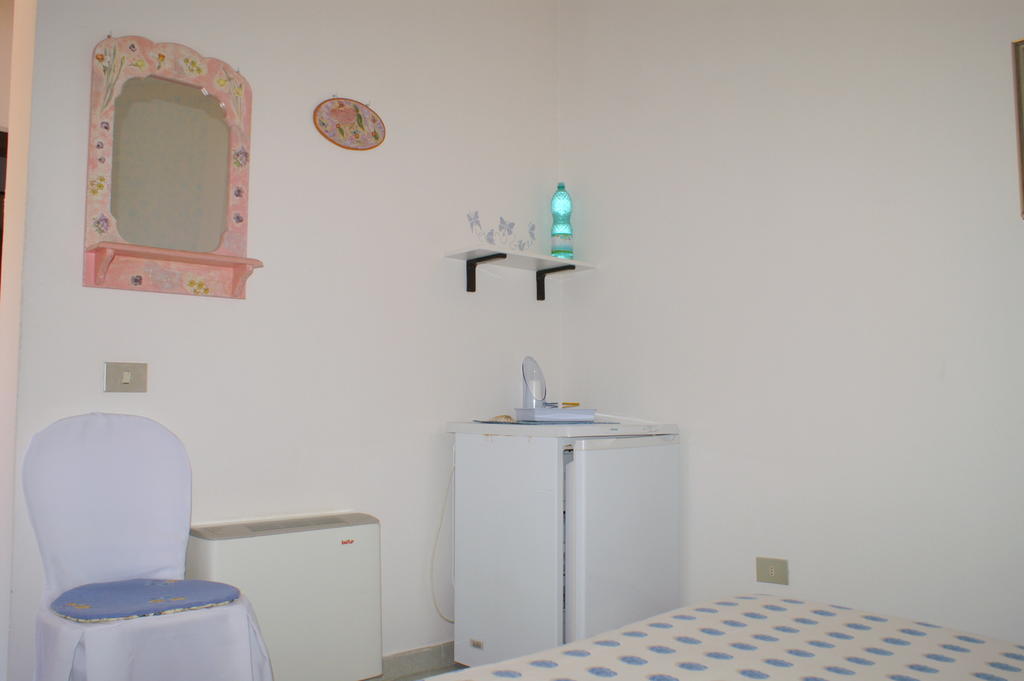 Tharros B&B San Giovanni di Sinis Δωμάτιο φωτογραφία